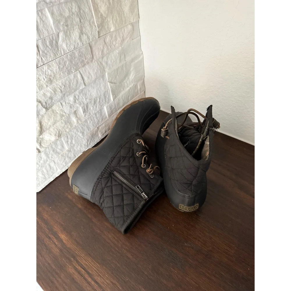 Sperry Top-Sider Saltwater Black Quilted Duck Boots! Size: Women's 10